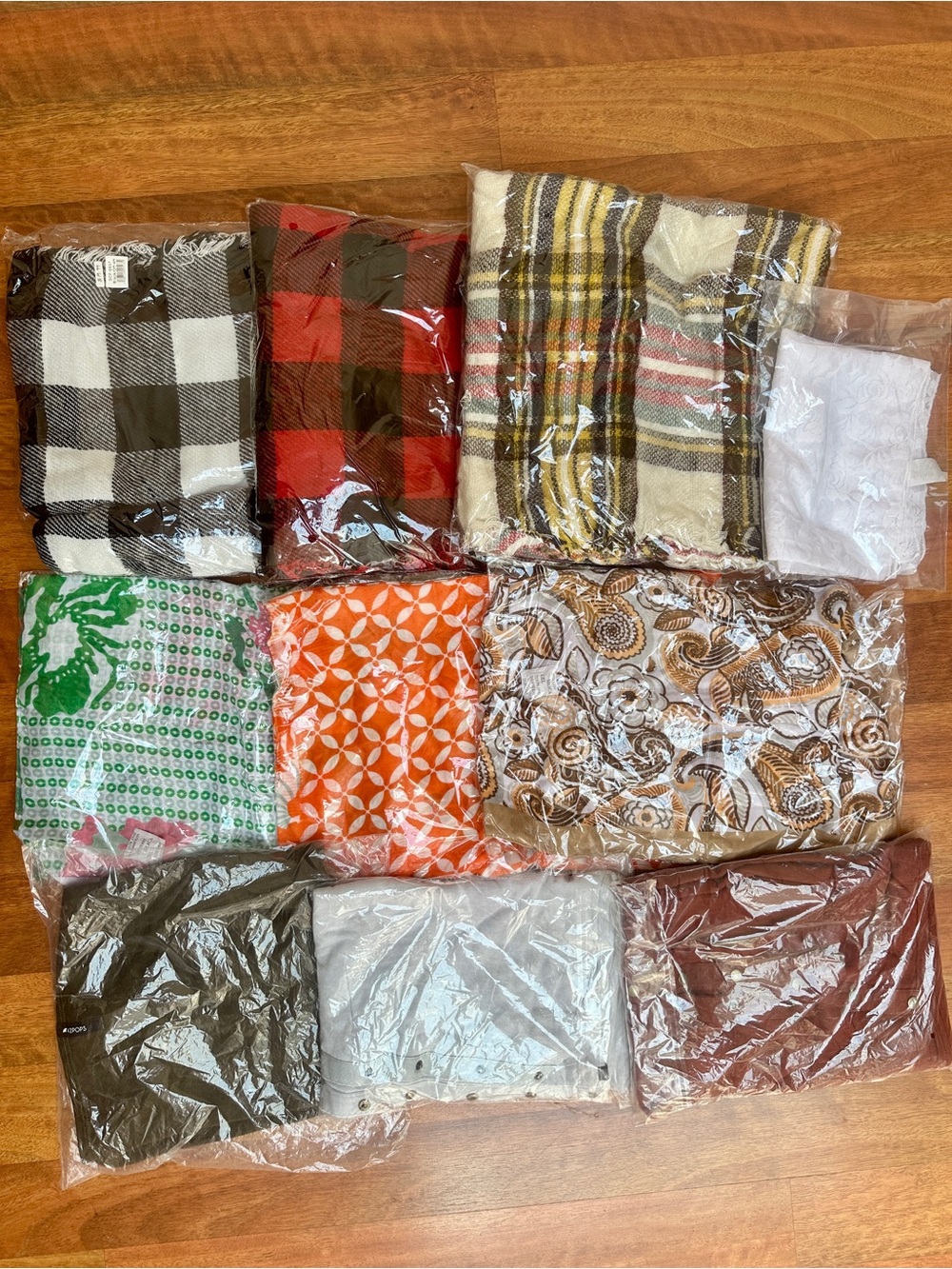 21 Piece Fashion Scarf Bundle NWT Plaid Blanket Lace Floral Convertible Wrap Lot